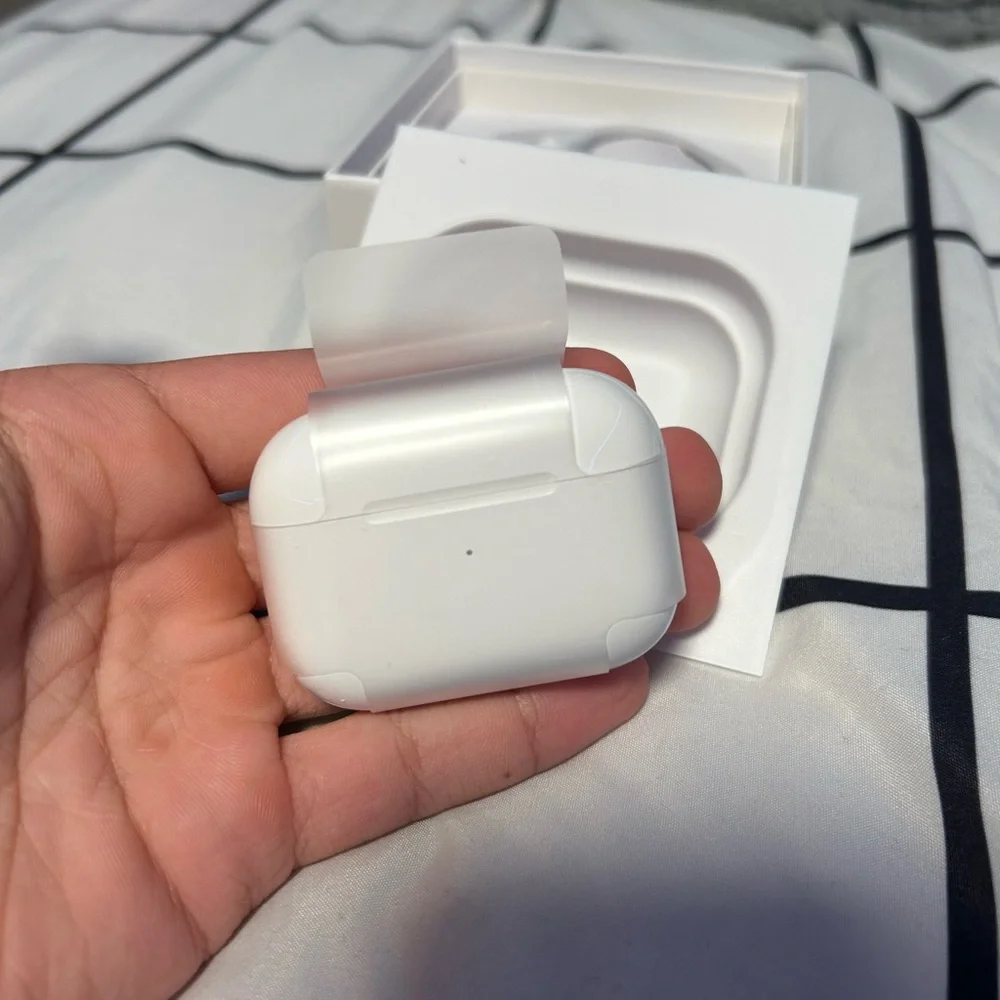 Apple White Wireless Earbuds